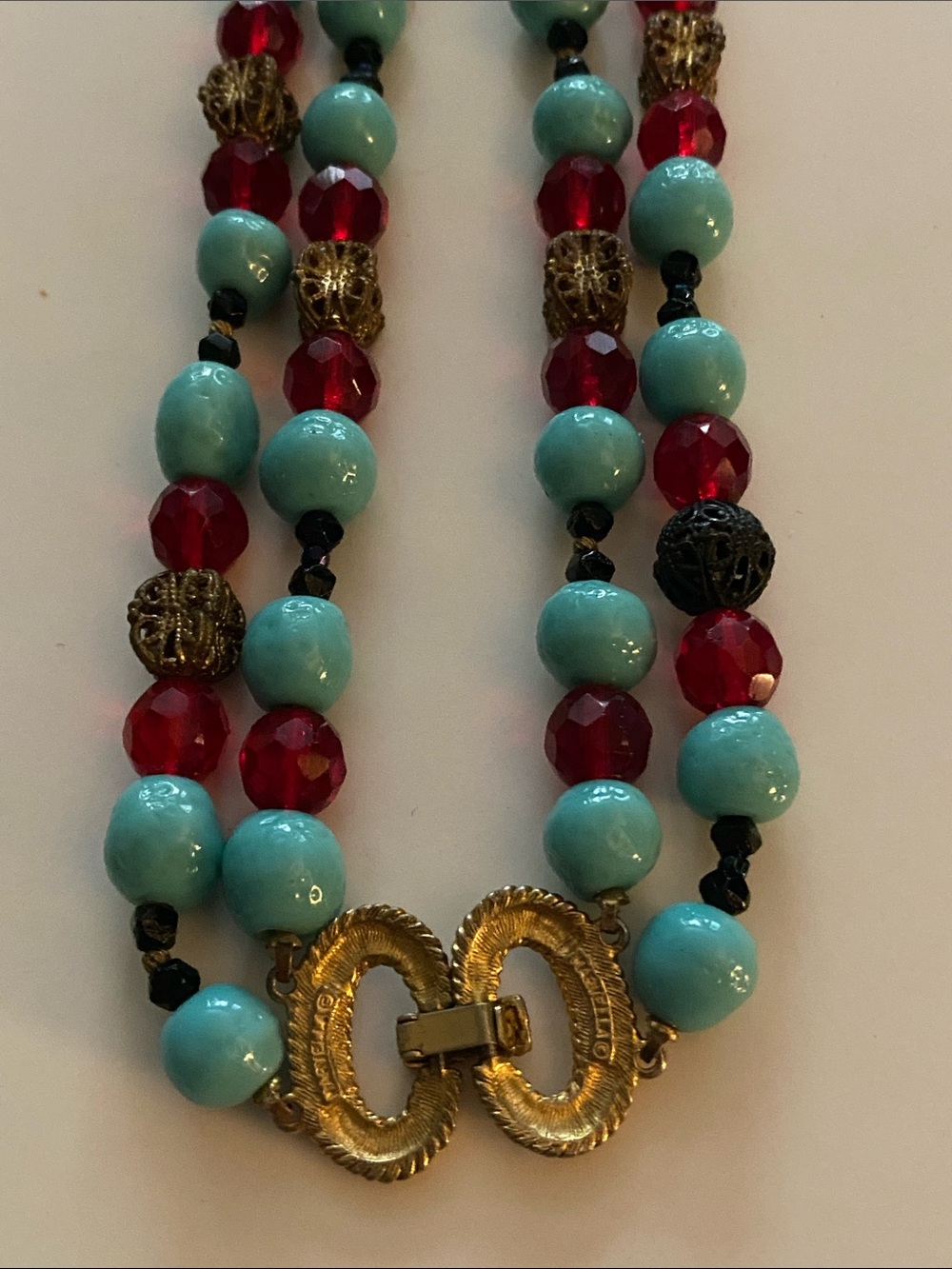 MARVELLA VINTAGE Turquoise & Red Beaded Necklace with Gold Interlock Clasp - Picture 7 of 12
